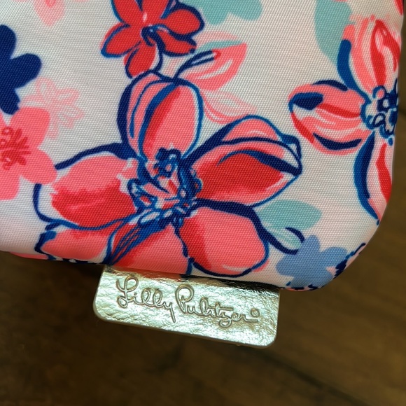 Lilly Pulitzer Bundle of 3 (Tote/Cosmetics/Wristlet) - Picture 9 of 16